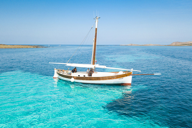 From Stintino: Asinara Vintage Sailing Boat Tour with Lunch