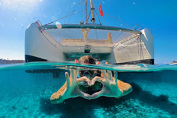 从帕劳出发：马达莱纳群岛双体船之旅（含午餐）