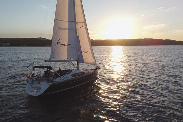 Sopot: Yachtkryssning i solnedgången med välkomstdrink