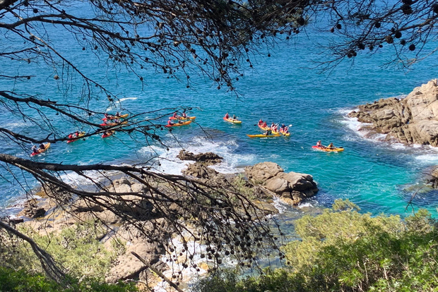 Lloret de Mar: Tour di 3 ore in kayak e snorkeling sulla Costa Brava
