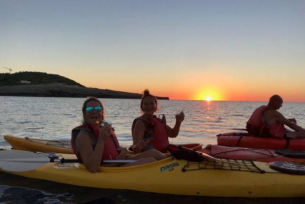 伊维萨岛：日落海上皮划艇和海蚀洞之旅