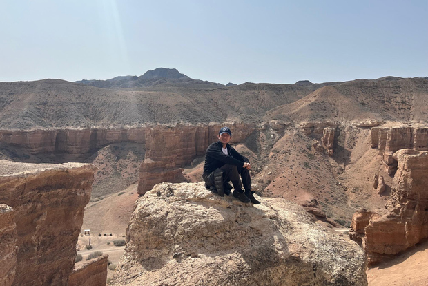 From Almaty: Charyn Canyon Full-Day Guided Tour with Hike