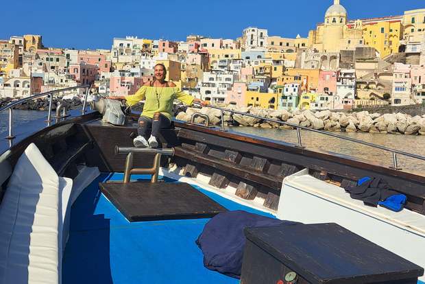 From Ischia: Procida Island Full-Day Boat Tour with Lunch