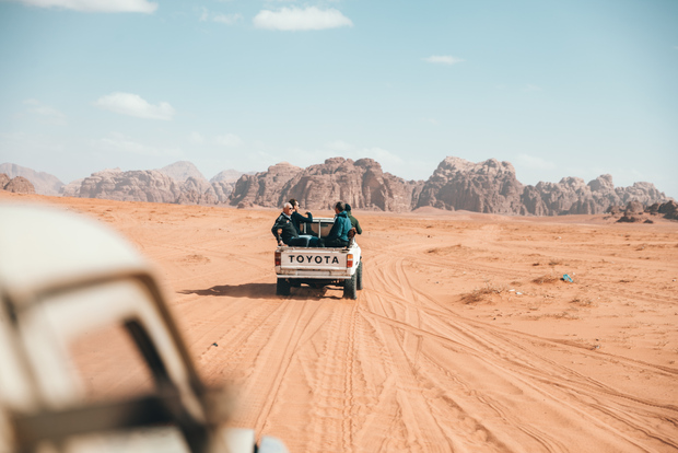 从亚喀巴出发：瓦迪拉姆全日私人吉普车之旅（含晚餐）