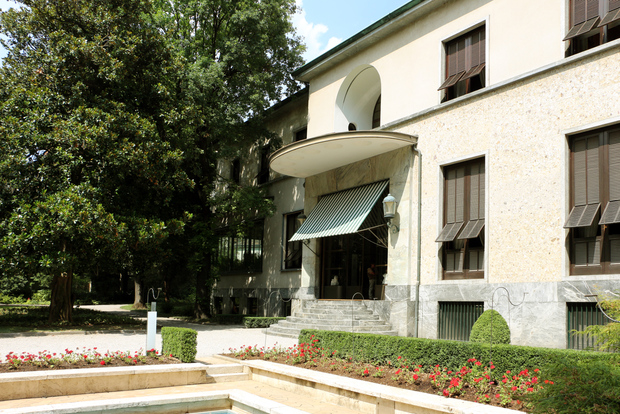 Skip-the-line Villa Necchi Campiglio and Milan Downtown Tour