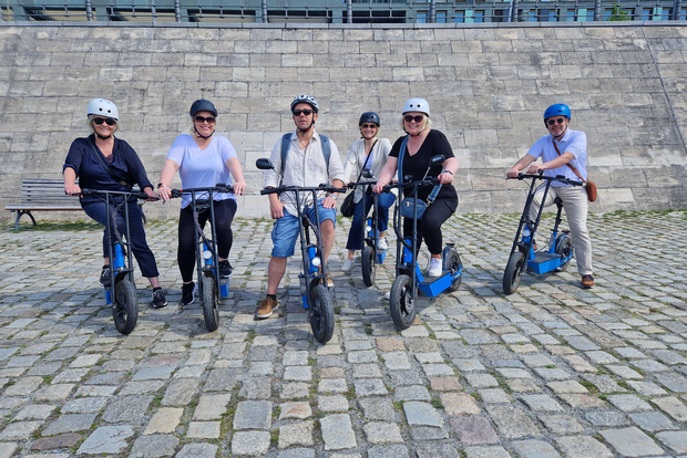 Munich: Top Sights Guided e-Scooter Tour