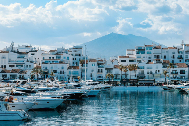 From Málaga: Marbella, Mijas y Puerto Banús Guided Tour