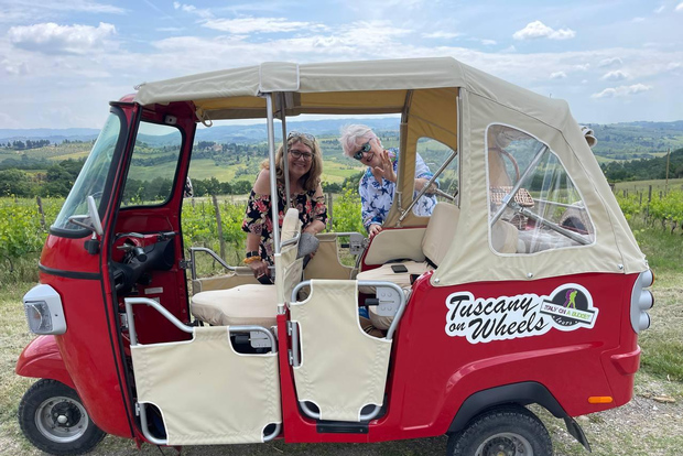 From San Gimignano: Tuscany Wine tour by Tuk Tuk with Lunch