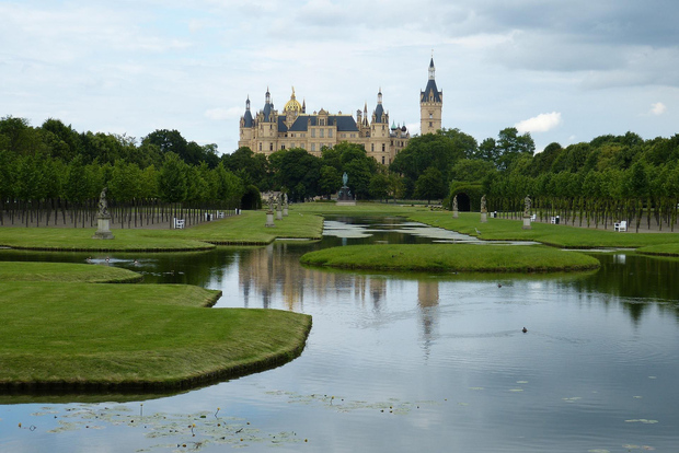 Schwerin - Private Tour of the Castle Exteriors & Cathedral