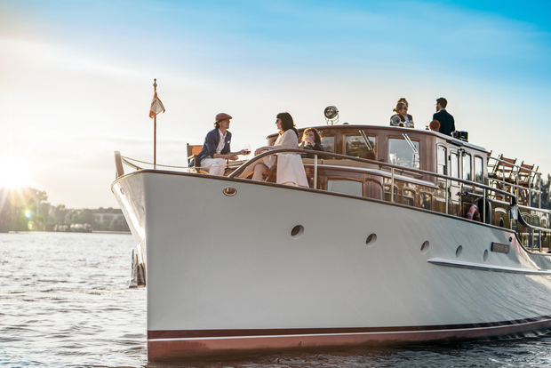 Berlin: 1h Boutiquestyle-Cruise on the Electric FITZGERALD