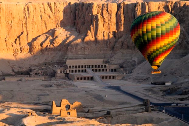 Luxor: Un paquete Luxor en globo aerostático con excursión de día completo