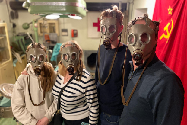 Praga: tour del comunismo e del bunker con pranzo in una mensa degli anni '70