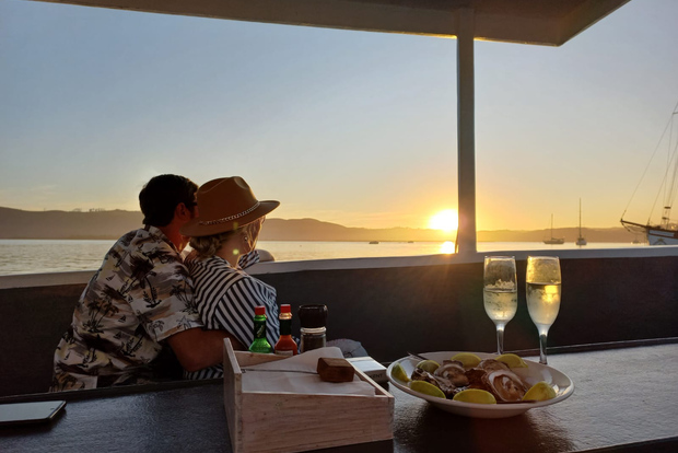 Knysna: Wein & Auster Luxury Lounger Sunset Cruise