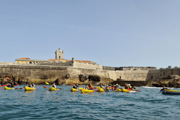 Lisbona: Tour guidato in kayak sulla costa