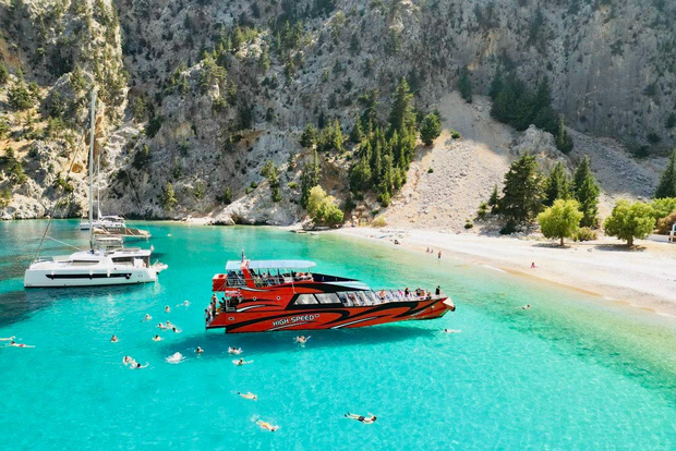 Rodi: Crociera a Symi e alla Baia di San Giorgio con trasferimento in albergo