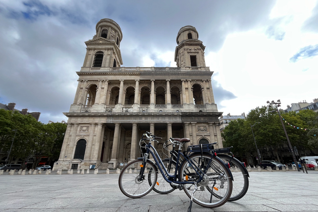Paris: Guided Bike Tour with Notre Dame & Pantheon