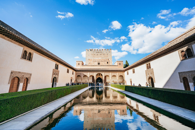 Granada: Tour guidato dell'Alhambra con i palazzi e i giardini nazarí