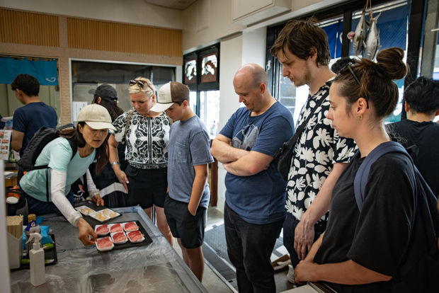 Tokyo: tour gastronomico Assaggia le delizie fresche al mercato di Tsukiji