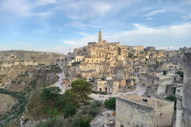 马泰拉萨西区意大利语导览。包括房屋与教堂。