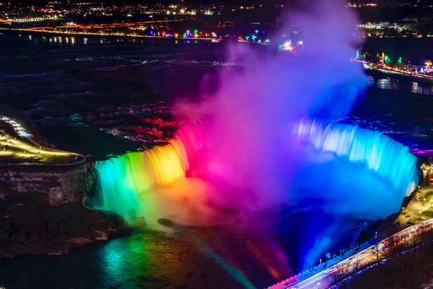 Toronto: Niagara Falls Day & Evening Tour + Top Attractions