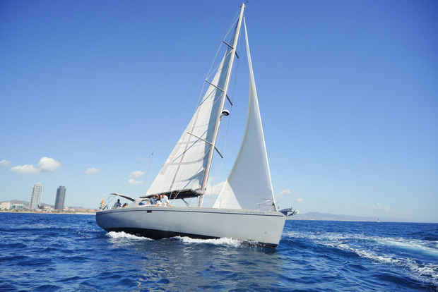 Barcellona: Crociera in barca al tramonto o al pomeriggio con bevande