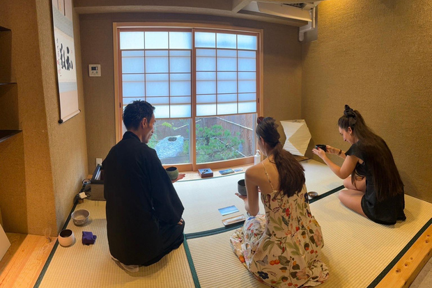 Experiência de Cerimónia de Chá numa sala de chá privada em Shibuya