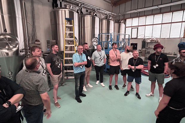 Liverpool: Brewery Bus Tour with 12 Beer and Pizza