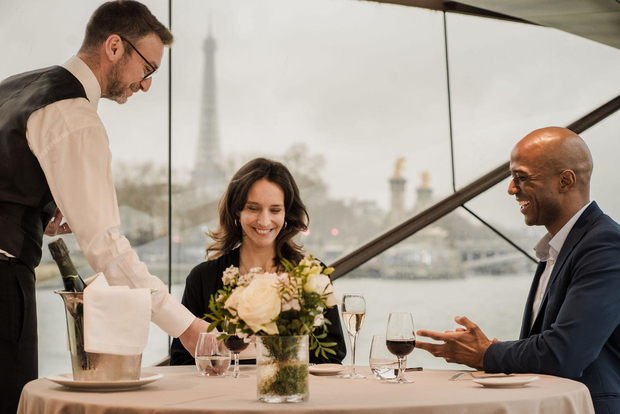 Paris: 4-rätters middagskryssning på floden Seine med levande musik