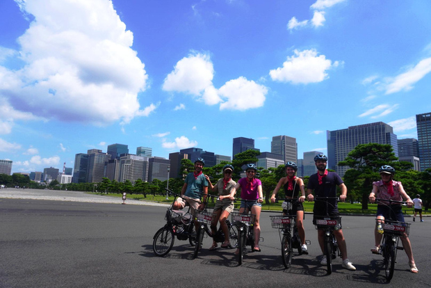 Tour di 3 ore in e-bike a Tokyo: tesori nascosti e vita locale con guida