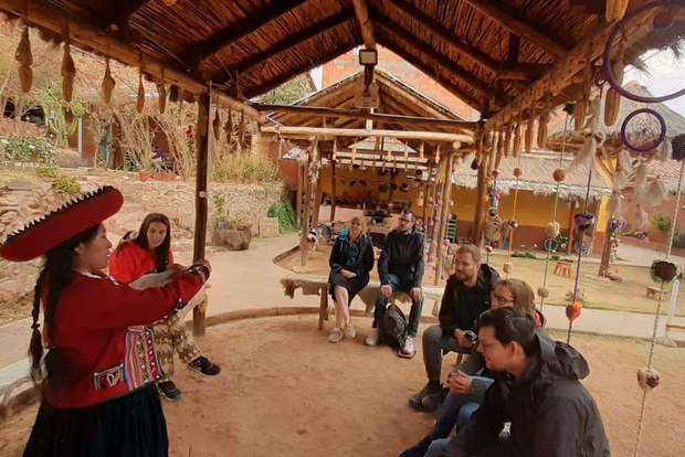 Depuis Cusco : Tour de la Vallée Sacrée VIP jusqu'à la station d'Ollantaytambo