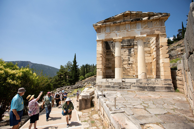 Aten: Delphi dagstur med museum och besök i Arachova Village