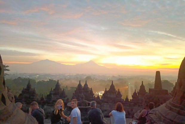 Yogyakarta: amanecer en Borobudur, volcán en jeep y Prambanan