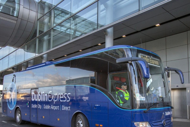 Dublin: Einweg-Bustransfer vom/zum Flughafen Dublin