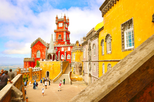 Lisbona: tour giornaliero di Sintra, Pena, Cascais e Cabo con biglietti inclusi