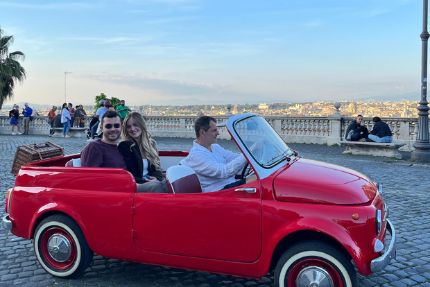 Rome: Vintage Fiat 500 Cabriolet Small-group City Tour