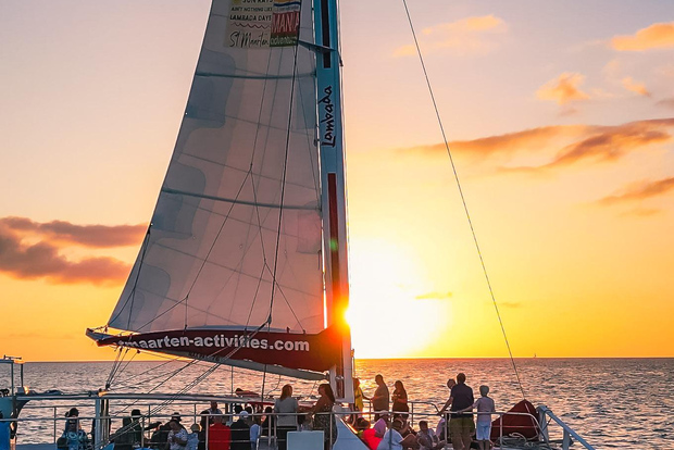Simpson Bay: Crociera Lambada al tramonto di Sint Maarten