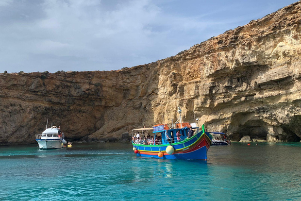 Comino: noleggio privato della laguna Crystal & Blue e delle grotte