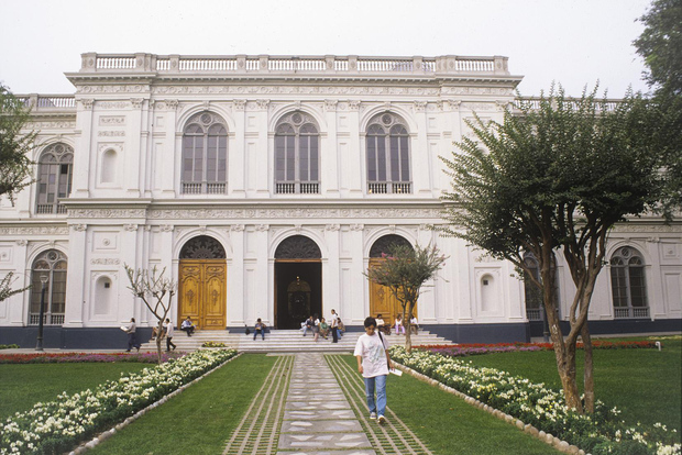 Nachttour Private Tour zum Kunstmuseum MALI & Magic Water Circuit