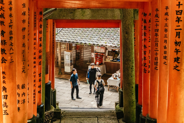 Kyoto: Tour escursionistico nascosto del Santuario Fushimi Inari di 3 ore