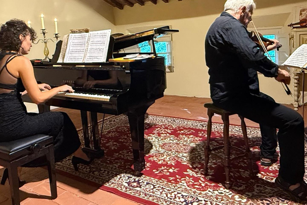 RomanticOpera-Konzert im Haus des Künstlers in den Hügeln und Verkostung