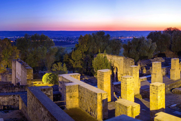 Cordoba: Medina Azahara bei Nacht