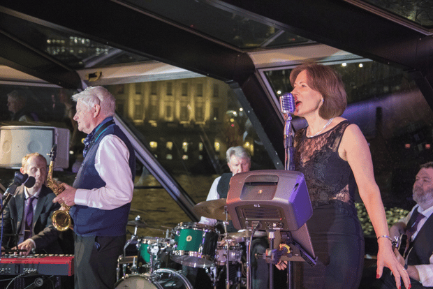 Londres : dîner-croisière sur la Tamise avec concert de jazz