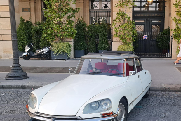 Parigi: Tour alla scoperta della città in auto Citroën DS d'epoca