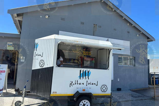 罗本岛（Robben Island），为南非身份证持有者提供监狱导游服务