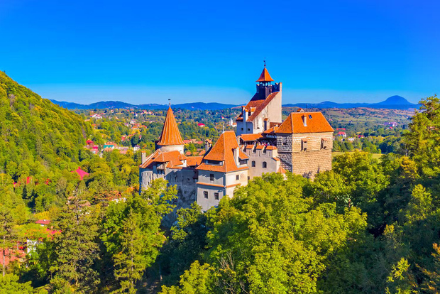 Tour: Bucarest - Castelli di Peles e Dracula - Brasov medievale