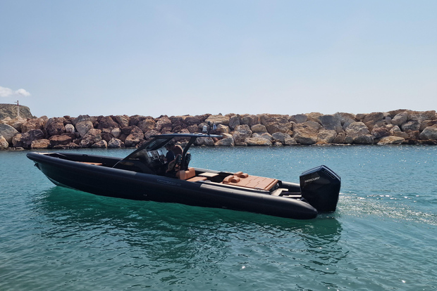 Santorini: High-Speed Cruise on a Sleek, Modern Yacht