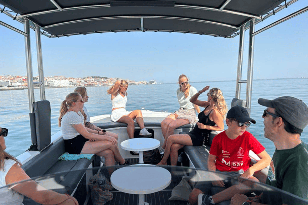 Lisbona: City Boat Cruise giorno/tramonto/notte con champagne