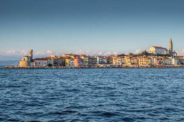 From Ljubljana: Škocjan UNESCO Caves and Piran Full-Day Trip