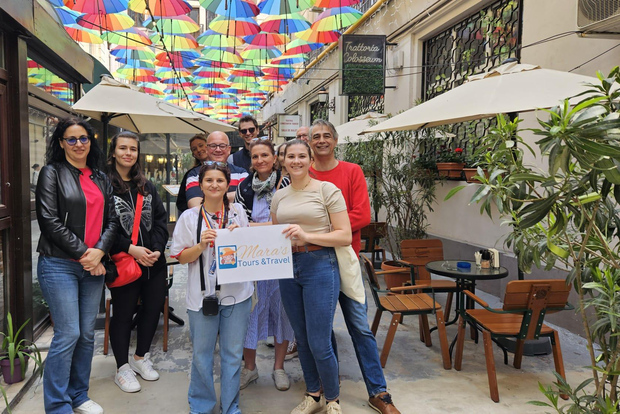Bucarest: tour a piedi guidato con snack rumeno