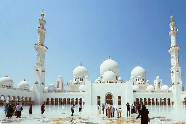 Scheich-Zayid-Moschee: Tagestour ab Abu Dhabi